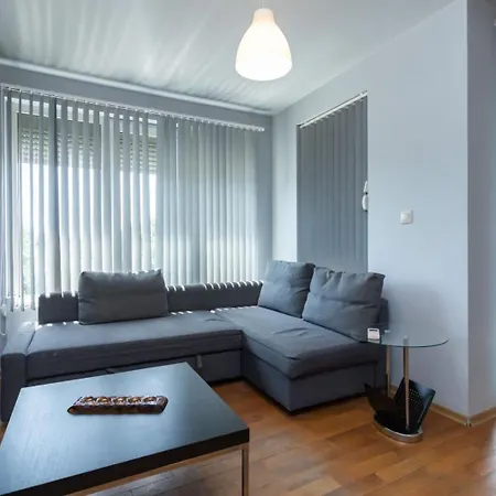 Nadia's Breeze - Spacious 1br Near The * فارنا