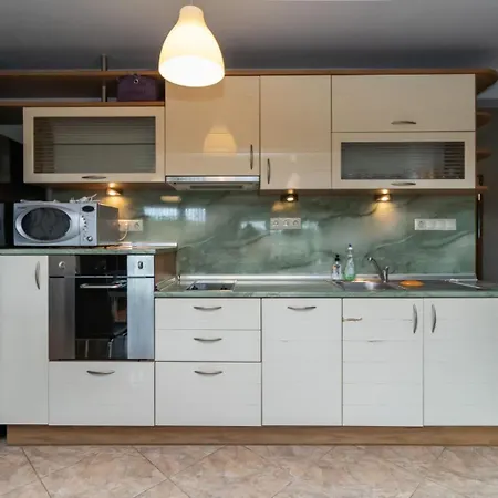 Nadia's Breeze - Spacious 1br Near The شقة *