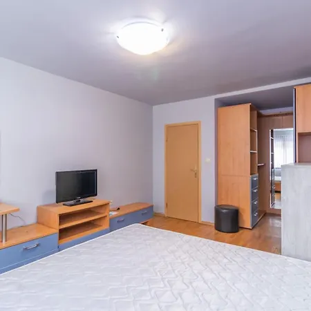 Nadia's Breeze - Spacious 1br Near The * فارنا