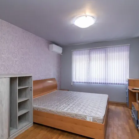 Nadia's Breeze - Spacious 1br Near The فارنا