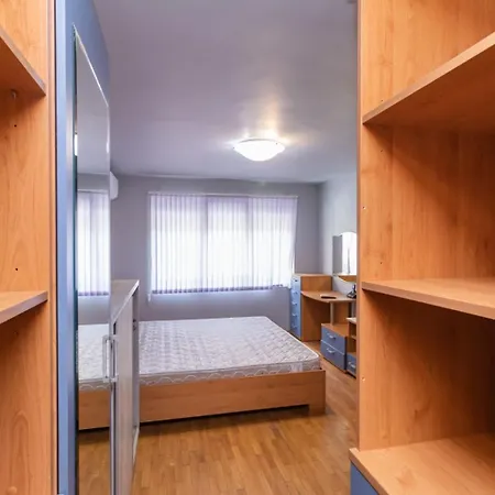 Nadia's Breeze - Spacious 1br Near The فارنا