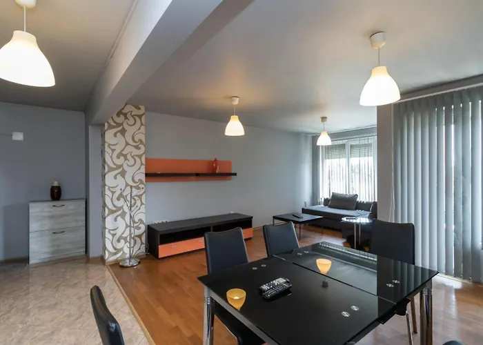 Nadia's Breeze - Spacious 1br Near The *