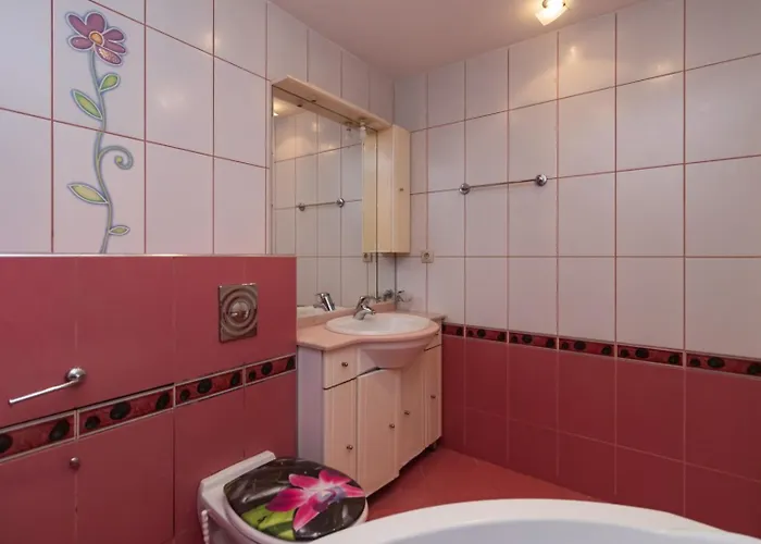 Nadia's Breeze - Spacious 1br Near The شقة *