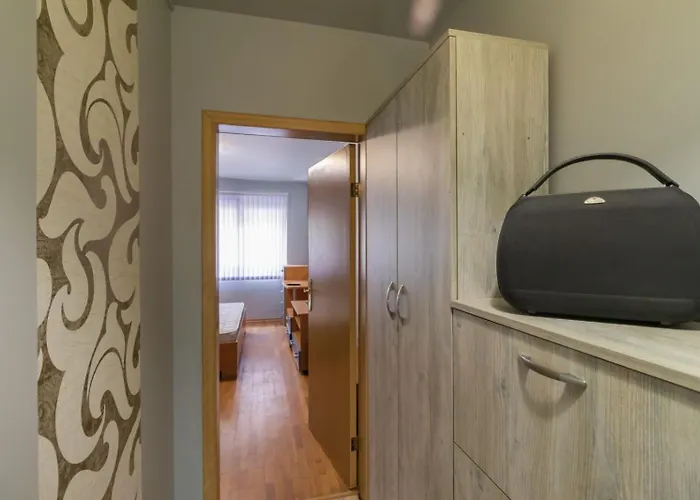 شقة Nadia's Breeze - Spacious 1br Near The فارنا