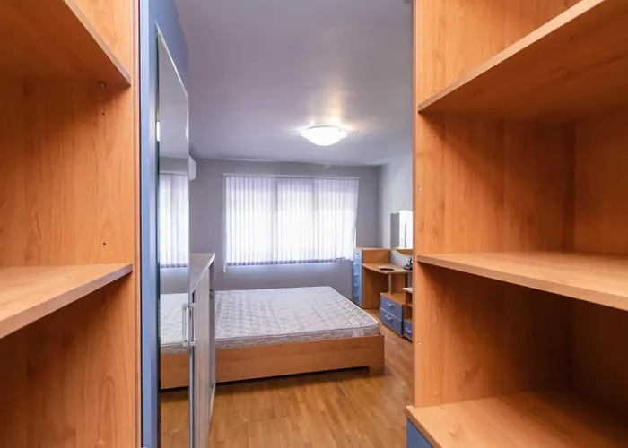 Nadia's Breeze - Spacious 1br Near The Varna