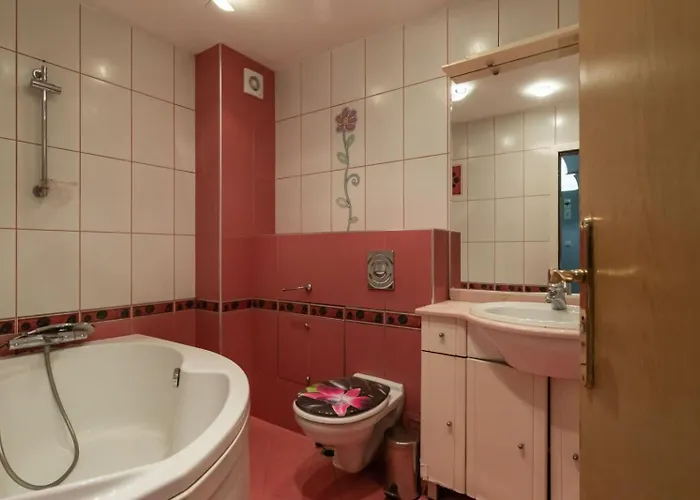 Nadia's Breeze - Spacious 1br Near The Daire Varna